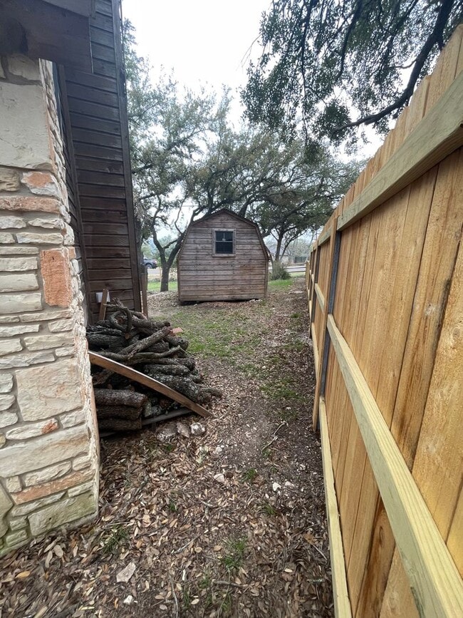 Building Photo - NEW ON MARKET