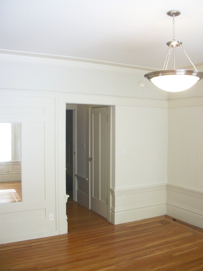 Building Photo - 810 Jones St