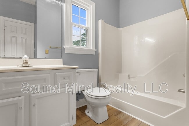 Building Photo - 933 Beechwood Dr