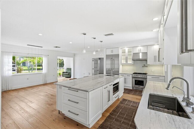 Building Photo - 141 Giralda Blvd NE