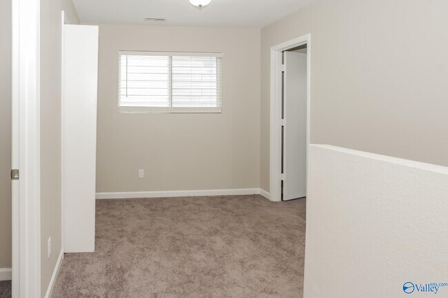 Building Photo - 213 Farmington Dr