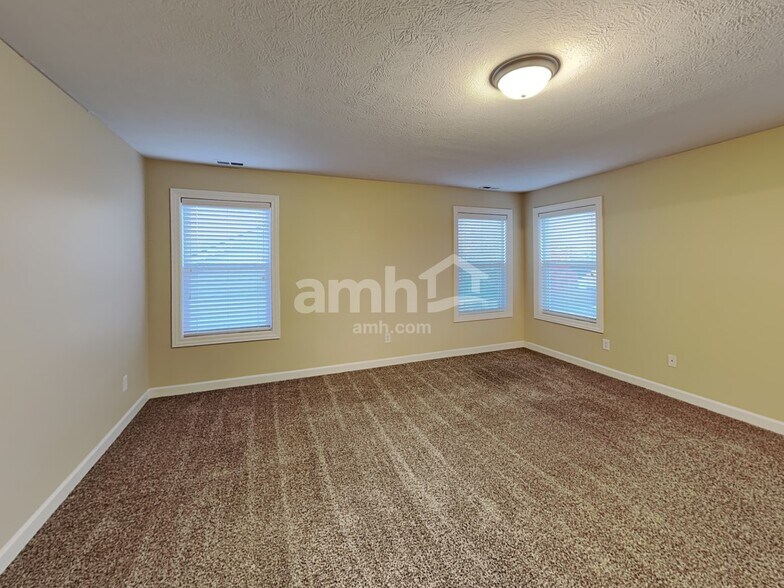 Building Photo - 5915 Cabot Dr