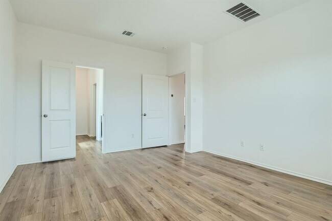 Building Photo - 310 Milliner Lp