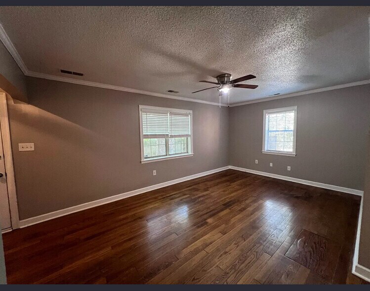 Building Photo - 258 Lombardy Pl