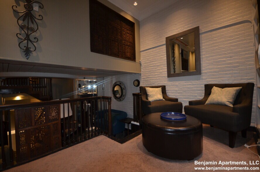 Building Photo - 113 Beacon St