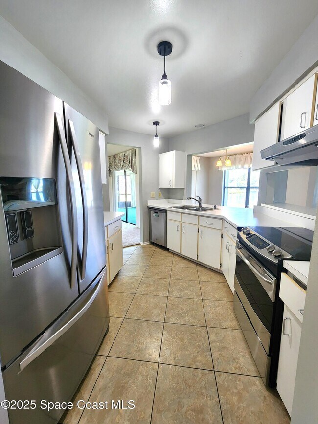 Building Photo - 1244 Lakeview Dr