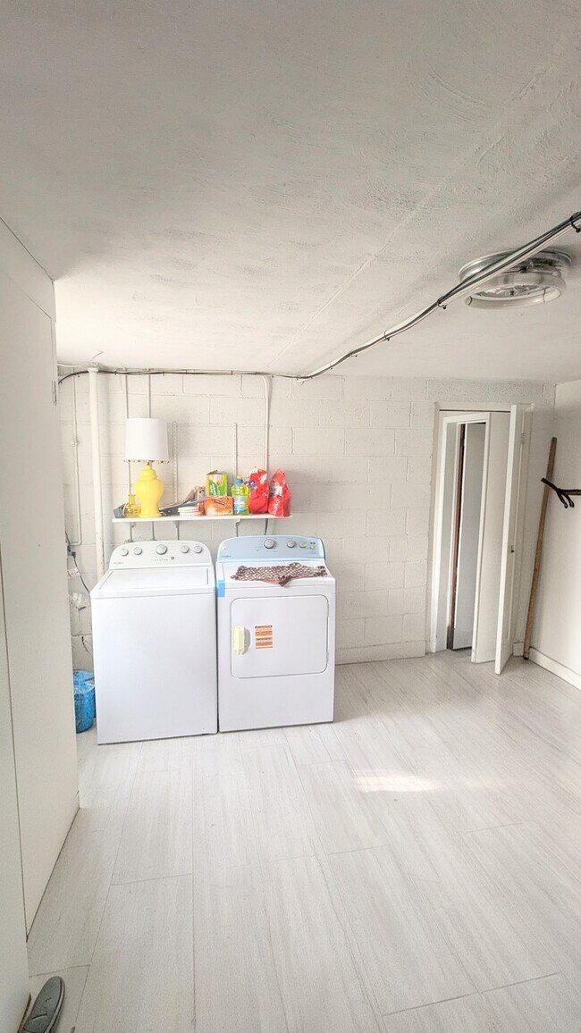 Building Photo - 2343 Penrose Dr