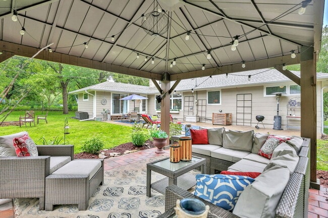 Building Photo - 16624 Elm Dr