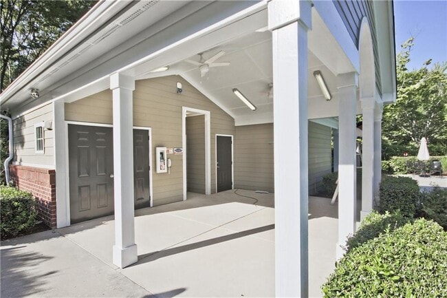 Building Photo - 8102 Woodland Ln