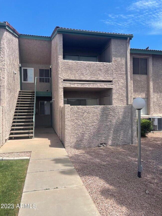 Building Photo - 623 W Guadalupe Rd