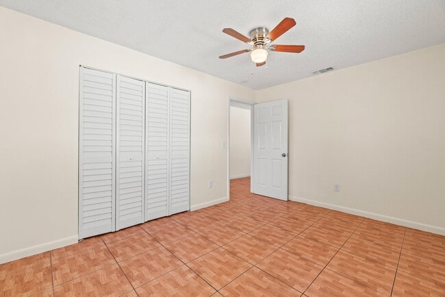 Building Photo - 4881 Gulfstream Rd