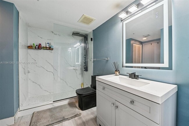 Building Photo - 1750 N Bayshore Dr