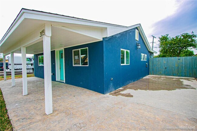 Building Photo - 315 N 3rd St
