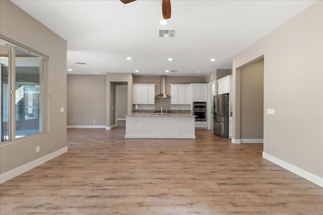 Building Photo - Lovely Home!