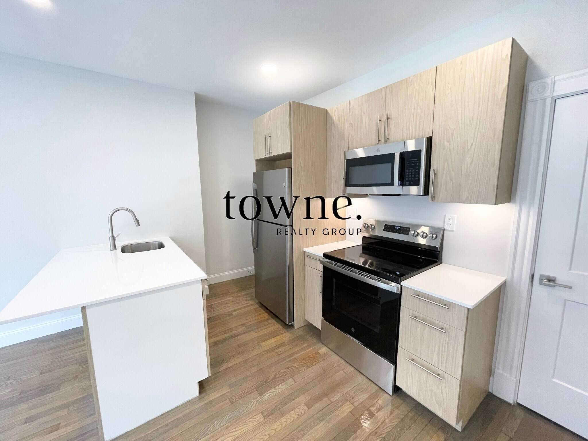 Building Photo - 215 Newbury St