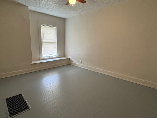 Building Photo - 1421 Grand Ave