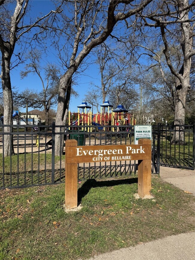 Building Photo - 4301 Vivian St