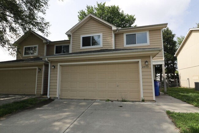 Primary Photo - 2401-2403 Deerfield