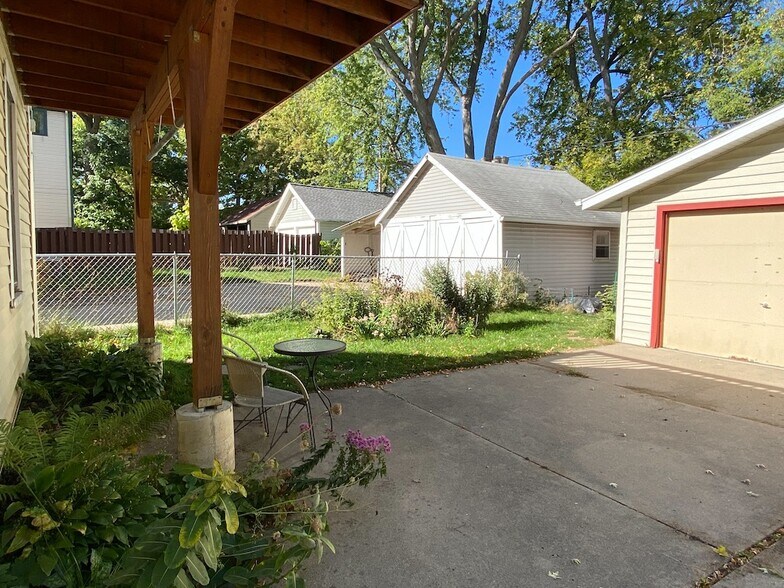 Building Photo - 2818 Sommers Ave