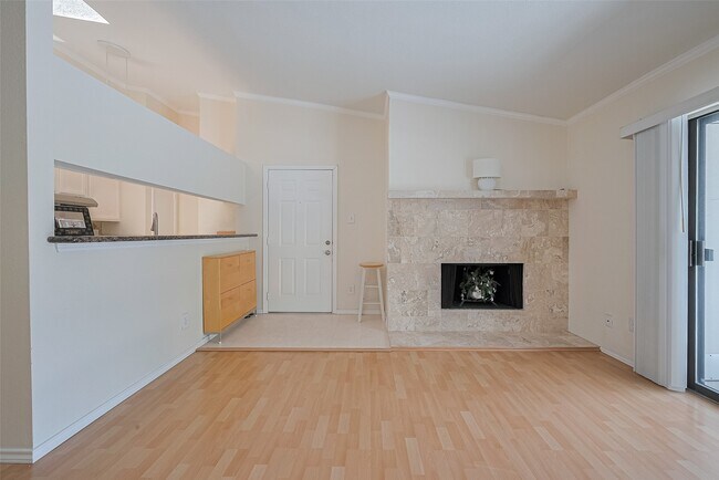 Building Photo - 2425 Augusta Dr