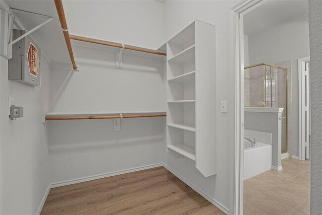 Building Photo - 7907 Rosebriar Ln