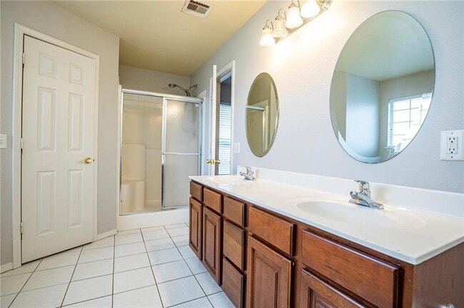 Building Photo - 1604 SW Thorton St