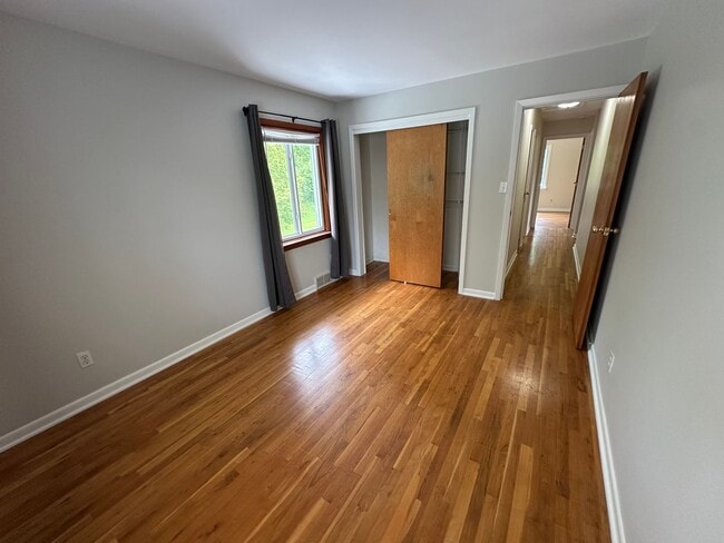 Building Photo - Fantastic Location!  Single-family house close to Upper Arlington and Riverside Hospital