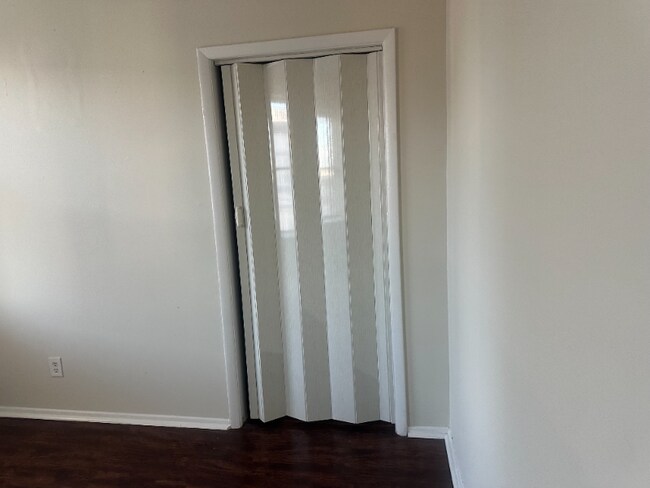 Building Photo - 895 Main St