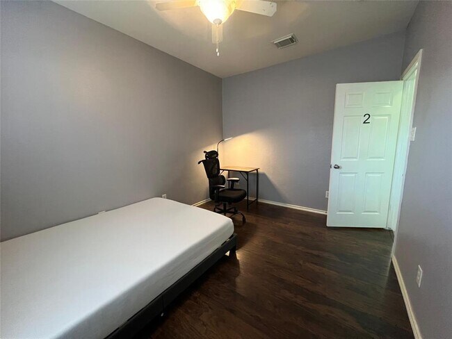 Building Photo - 7806 Crystal Moon Dr
