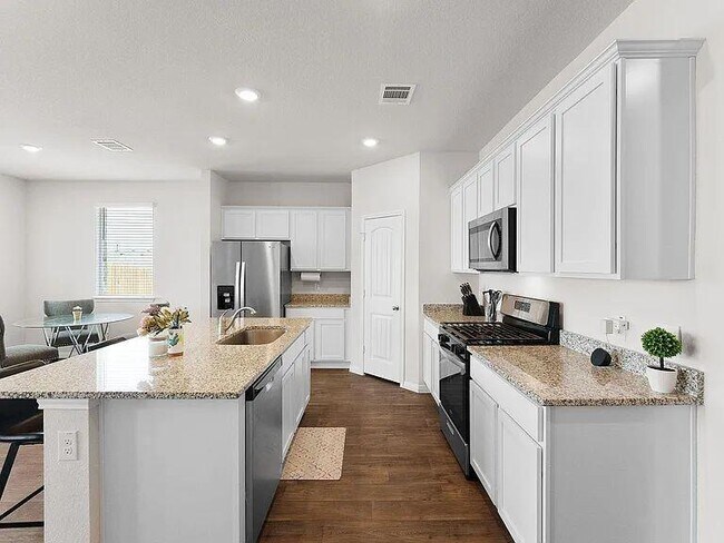 Building Photo - 305 Evergreen Sumac Lp