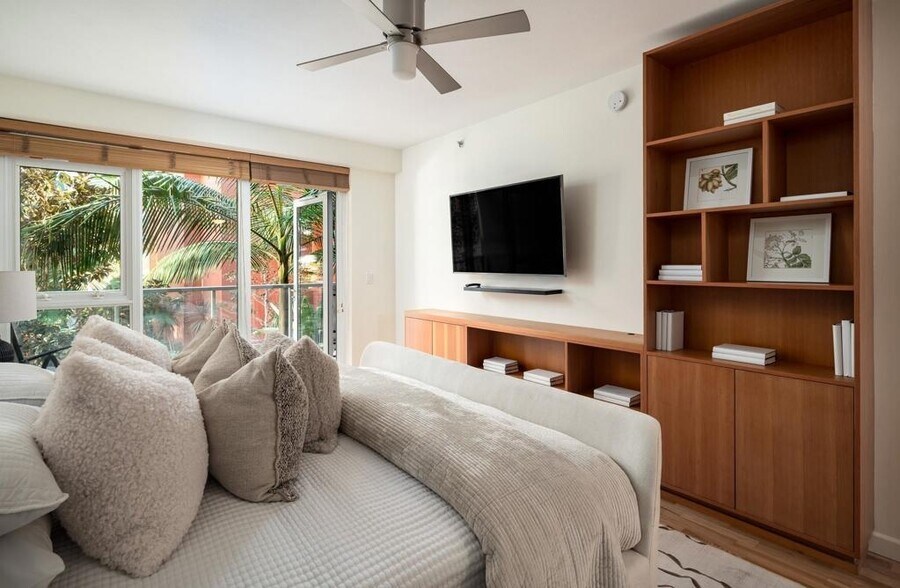 Building Photo - 1431 Pacific Hwy