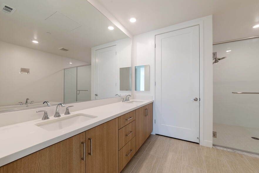 Building Photo - 2207 Rivington