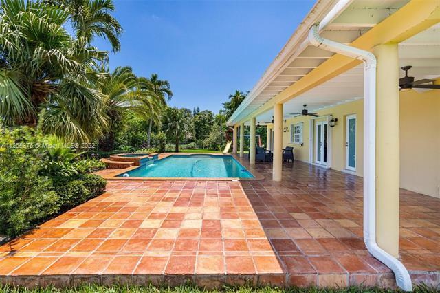 Building Photo - 11401 SW 72nd Plz