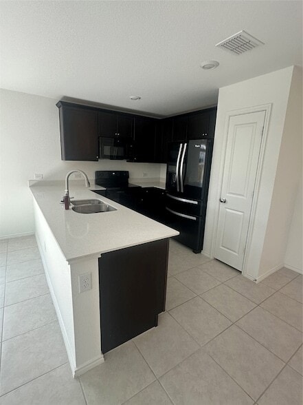 Building Photo - 202 Lemongrass Dr