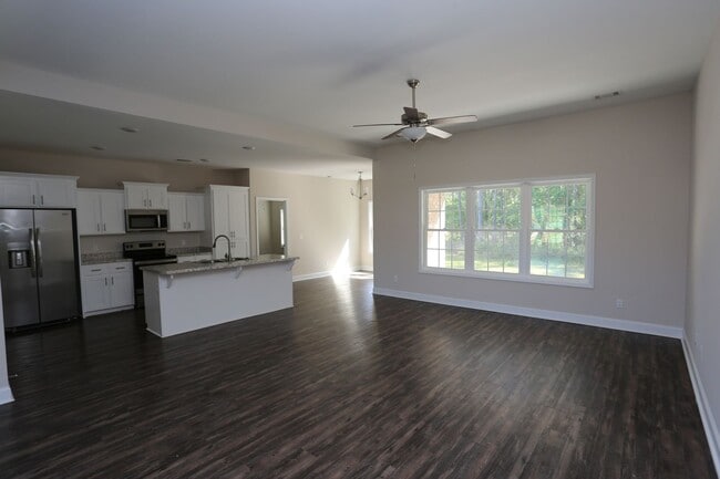 Building Photo - 3 Bedroom Brick House in SEB School District Available NOW