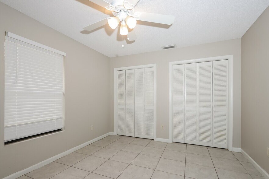 Building Photo - 1653 Primrose Ln