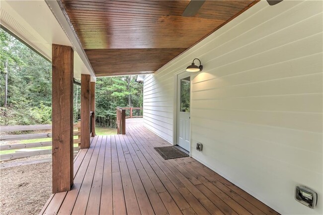 Building Photo - 623 Sweetwater Creek Dr