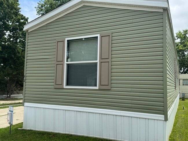Building Photo - 72 Borman Ave