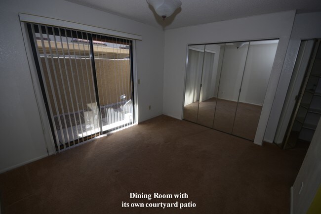 Building Photo - 850 S River Dr