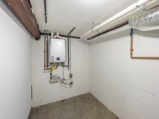 Building Photo - 159 Dunham St