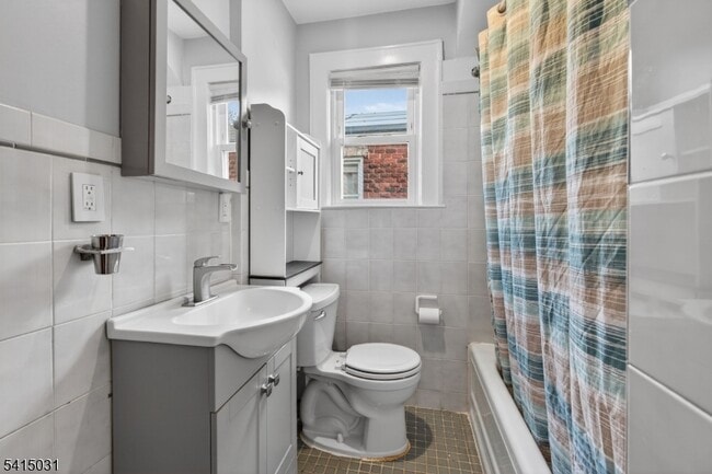 Building Photo - 2096 Lentz Ave