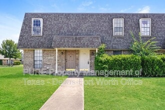 Building Photo - 1128 Highbush Dr