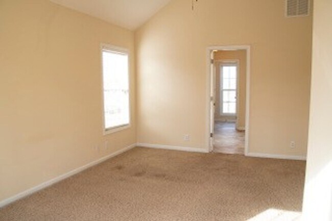 Building Photo - 514 Winding Bluff Way