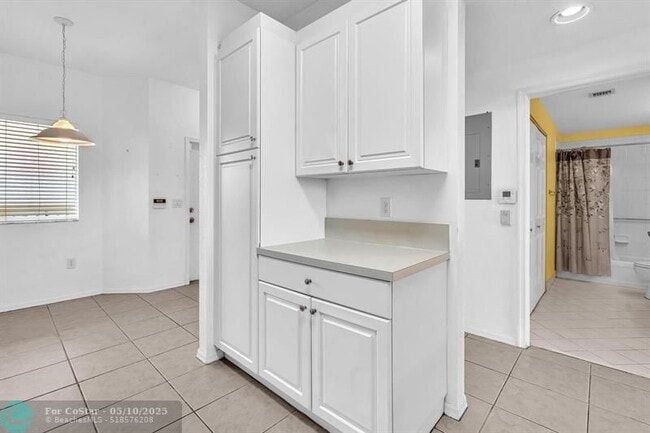 Building Photo - 7765 Yardley Dr