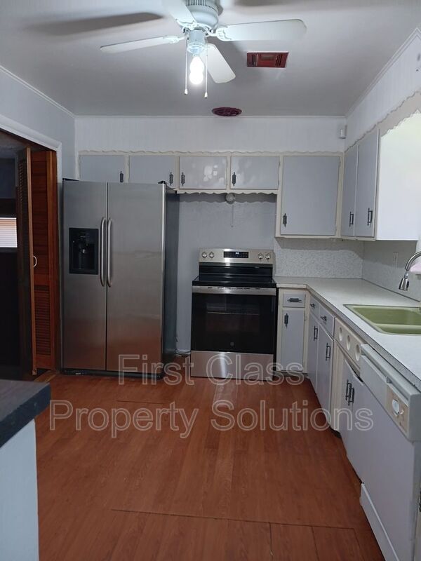 Building Photo - 2801 SW 51st St
