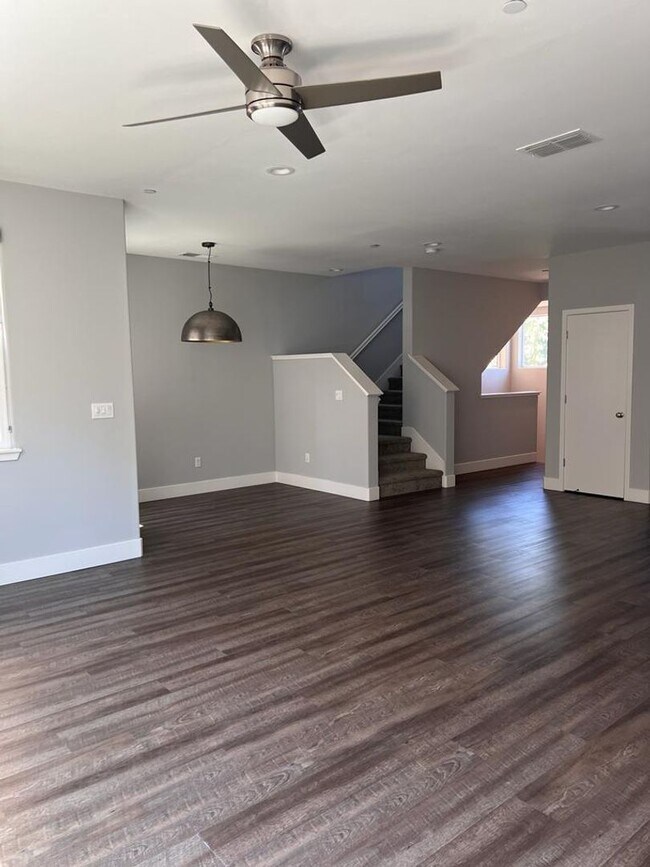 Building Photo - 1010 Mud Pie Ln