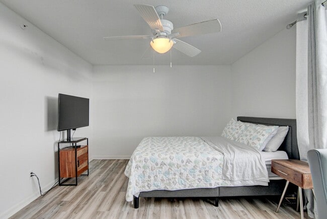 Building Photo - 1915 Lavers Cir