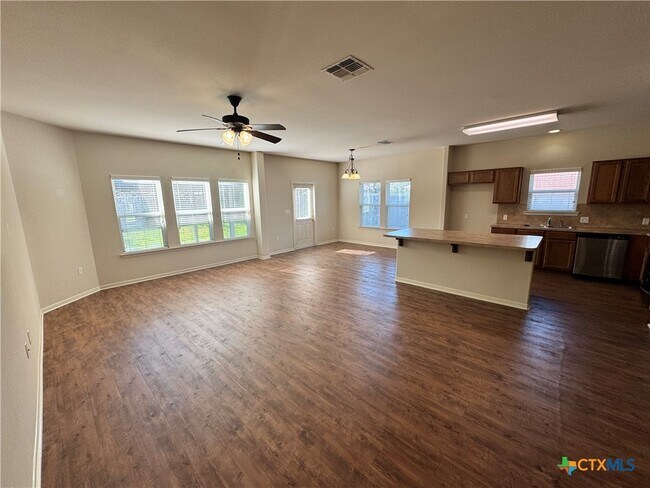 Building Photo - 106 Pin Oak Ct