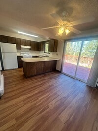 Building Photo - 1105