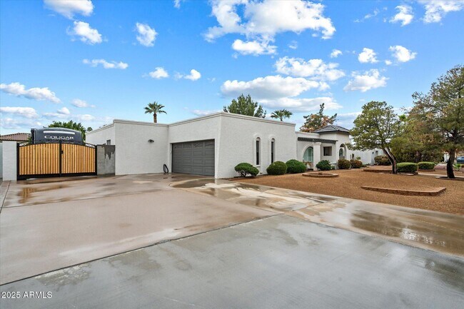 Building Photo - 5629 E Thunderbird Rd